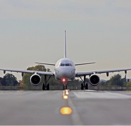 Airbus A321 auf der Piste: Bei Regen und Eis ist landen nicht immer ganz einfach.