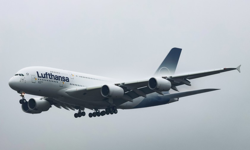 Der erste generalüberholte Rückkehrer: Der Airbus A380 mit dem Kennzeichen ...