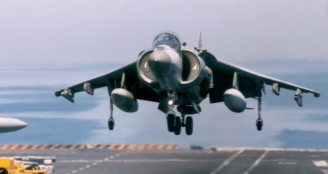 Herrscher der Meere: Die Hawker Siddeley Sea Harrier macht Flugzeugträgern das Leben leichter.