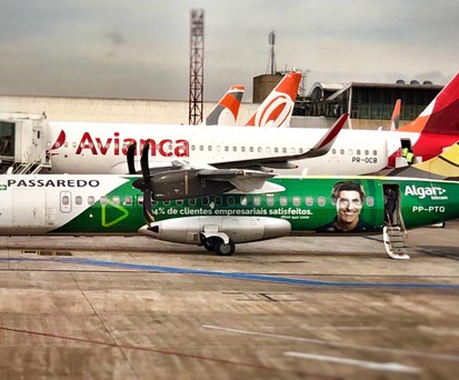 ATR 72 von Passaredo neben Jet von Avianca: Die kleine Airline profitiert von der Pleite der größeren.