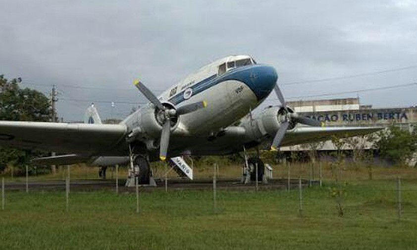 Douglas Dc-3 of Varig when it still stood near Rio's international airport.