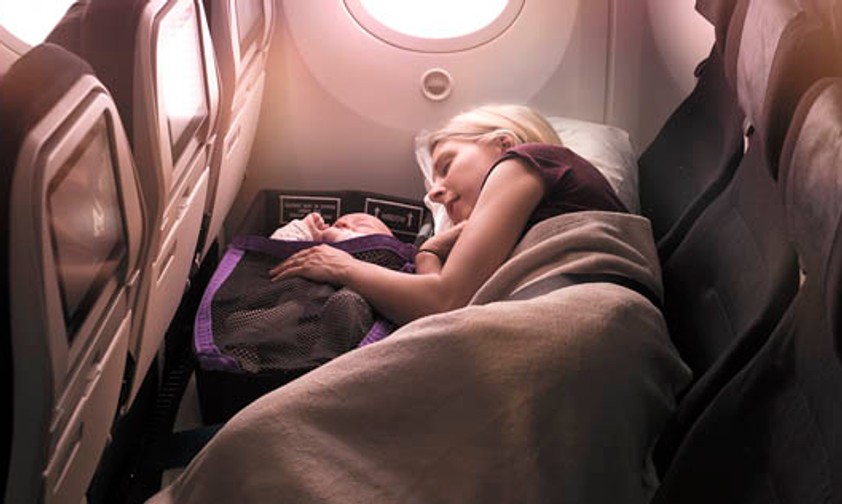Air New Zealand preist die Skycouch für Mütter oder Väter mit Baby...