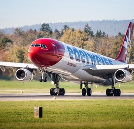Airbus A340 von Edelweiss: Die Fluglinien baute eine neue Kabine in die gebrauchten Flieger ein.