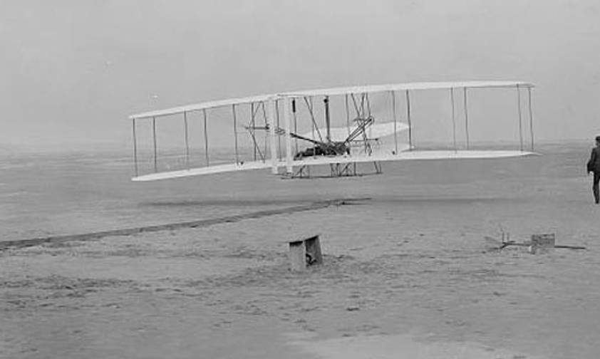 Der große Tag: Am 17. Dezember 1903 flog die Flugmaschine der Gebrüder Wright in Kitty Hawk, North Carolina, das erste Mal.