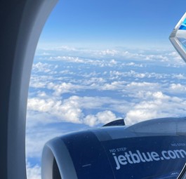Jetblue fliegt 5,5 Prozent weniger.
