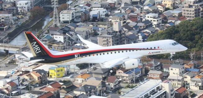 Auffallend am Mitsubishi Regional Jet ist seine sehr spitze Nase. Sie soll wie die neuartigen Winglets und der aerodynamische Rumpf deutliche Treibstoff-Einsparungen ermöglichen.