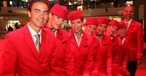 Kabinencrew von Austrian Airlines: Charakteristisches Rot. 