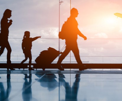 Reisende Familie: In Zukunft mindestens 4 Euro Reservierungsgebühr.