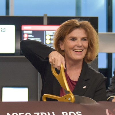 Heike Birlenbach beim Erstflug des Airbus A350 von Swiss: Fast das ganze Berufsleben für Lufthansa Group gearbeitet.