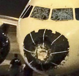 Der beschädigte Airbus A320 von Delta: Arg lädiert.