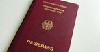 Deutscher Pass: In Frankfurt drohen strengere Kontrollen.