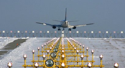 Schnee am Flughafen Wien: Aktuell Mal liegt viel mehr davon als auf diesem Bild.