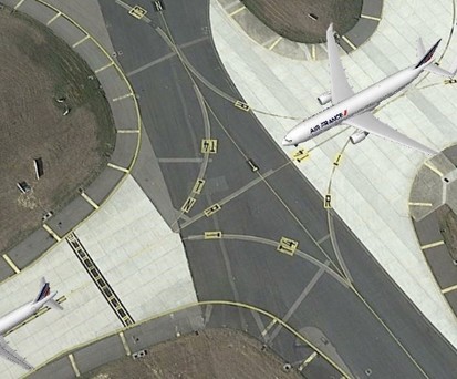 Grafik mit nachgestellter Szene: Der A330 von Air France wurde am Heck gerammt, als dieser hinter einem kleineren Flieger wartete.