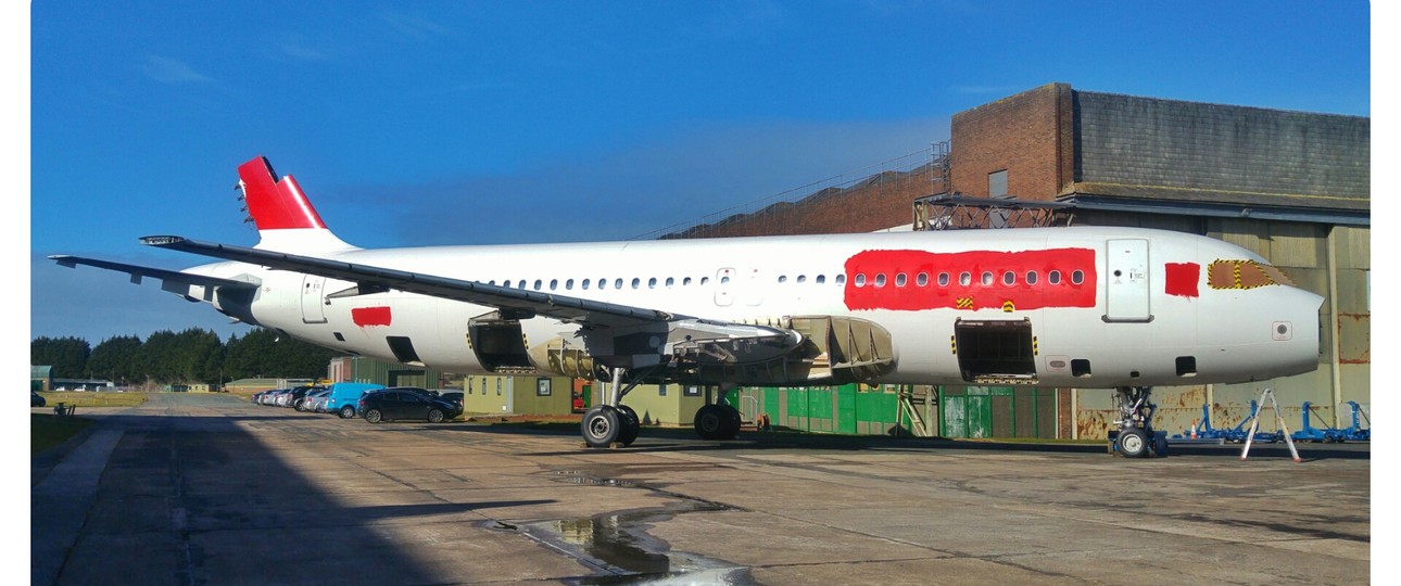 Der Airbus A320 von Swiss an seinem letzten Ziel in St. Athan.