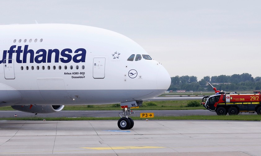 Lufthansas Airbus A380 mit dem Kennzeichen D-AIMK bei seiner Taufe auf den Namen Düsseldorf im Jahr 2014: Hebt bald wieder ab.