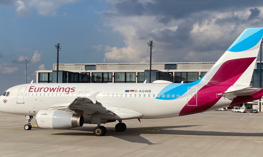 Eurowings-Flugzeug am Hauptstadtflughafen: Bald in Richtung Zürich und Wien unterwegs.