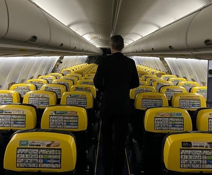 Pilot in einem leeren Ryanair-Flugzeug: Die Sicherheitshinweise sorgen für Diskussionen.