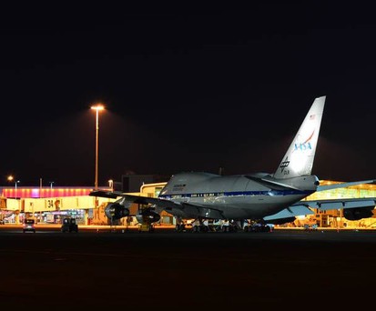 <a href="https://www.aerotelegraph.com/boeing-747-mit-teleskop-ist-gerettet">Boeing 747SP der Nasa</a> auf einem Vorfeld: Forscher und Unternehmen entwickelten neues System zur Bodenkommunikation.