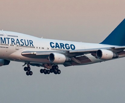 Die neue Airline fliegt mit einem alten Flugzeug.