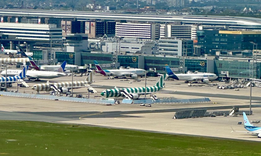 Airlines am Flughafen Frankfurt: Deutschland ist teurer für sie als andere Länder.
