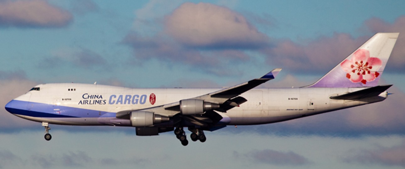 Platz 10: China Airlines Cargo. 5,3 Millionen Tonnen Fracht (2014). Die Anbieterin fliegt mit 18 Jets vom Typ Boeing 747-400. Sie nutzt aber auch Raum in den über 80 Passagierflugzeugen.