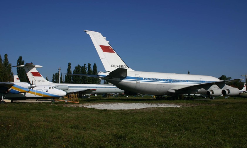 Prototyp der Ilyushin Il-86, dahinter eine Ilyushin Il-62.