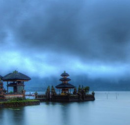 Tempel auf der indonesischen Insel Bali: Die USA vertrauen der Luftfahrtsicherheit im Land wieder.