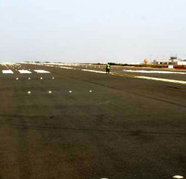 Piste des neuen Flughafens. Der Aéroport international Blaise-Diagne liegt 40 Kilometer außerhalb von Dakar.