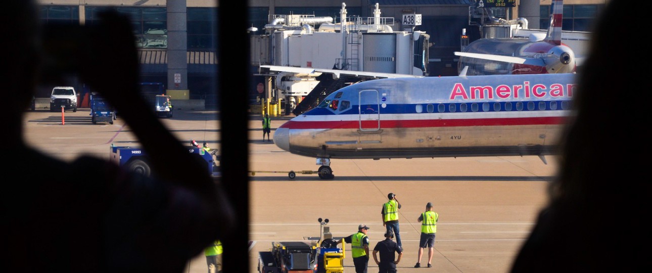 Außerdienststellung der Super 80: Die MD-83 von American Airlines MD-83 rollt in Dallas zu ihrem letzten regulären Flug los.