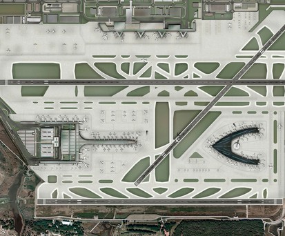 Plan für den Flughafen aus dem Jahr 2010: Die südliche Piste wird in das Naturschutzgebiet gebaut.