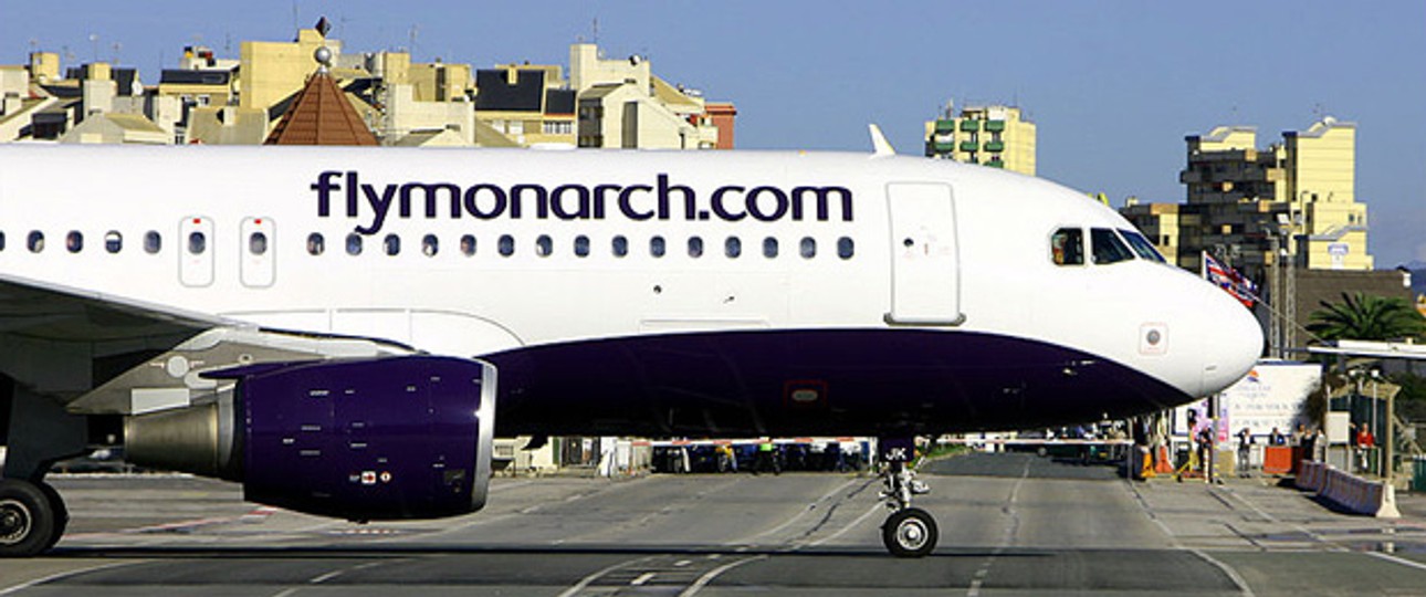 Flieger von Monarch in Gibraltar: Nicht immer waren es die eigenen Jets.