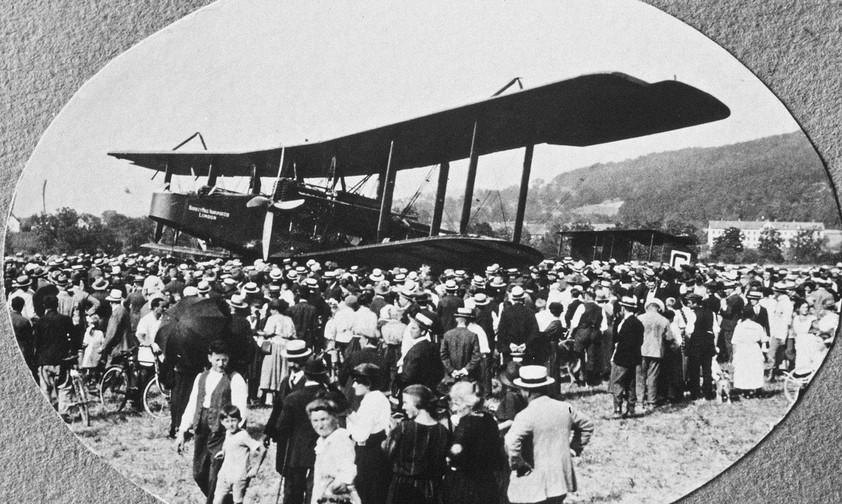 <span style="font-weight: 400;">Handley Page W8: Das erste Flugzeug der Welt mit einer Toilette an Bord.</span>
