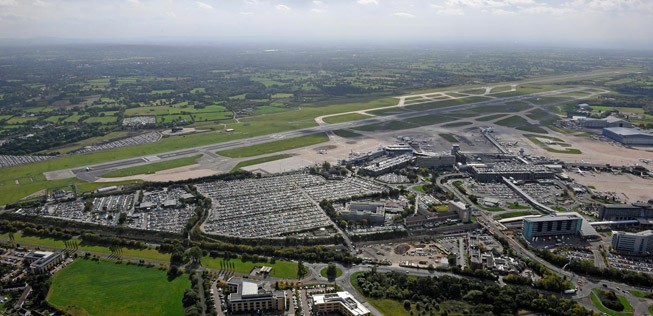 Heute benutzen 23 Millionen pro Jahr den Flughafen Manchester. Bis 2025 soll die Zahl auf 30 Millionen steigen. Maximal kann der erweitere Airport 50 Millionen abfertigen.