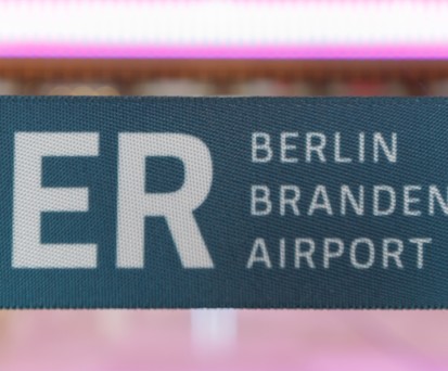 Absperrband am BER: Jeder weiß, wann der FLughafen eröffnet wurde.