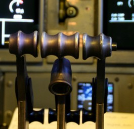 Cockpit-Armaturen: Piloten ohne Lizenz am Steuer.