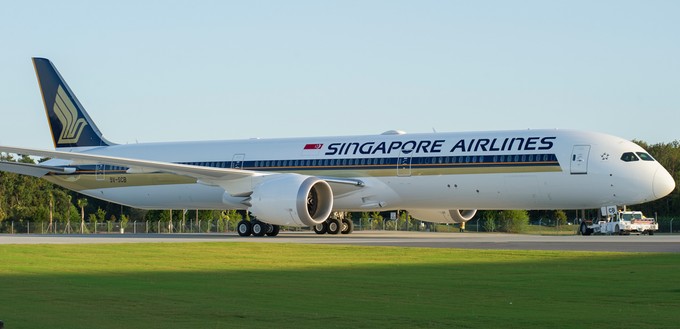 Singapore Airlines: 1315 Dollar.