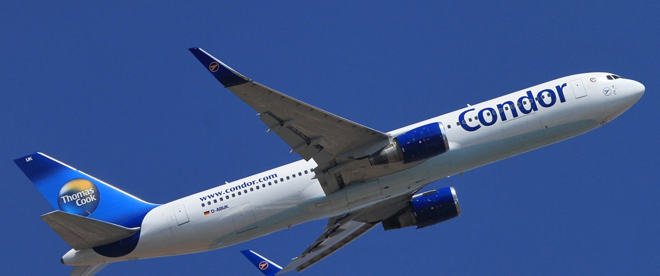 Die D-ABUK, die Condor als letzte Boeing 767 ausmustern wird, hier auf einem Fotos aus der Zeit, als die Airline vorübergehend das Thomas-Cook-Logo auf dem Leitwerk trug. Vor ihrer Zeit bei Condor ...