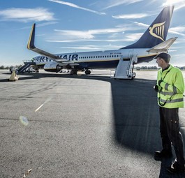 Boeing 737 von Ryanair: Die Billigairline fliegt neu nach Albanien.