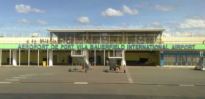 Landepiste vom Hauptstadt-Flughafen von Vanuatu:  Fluggesellschaften weigern sich, Port Vila anzufliegen.