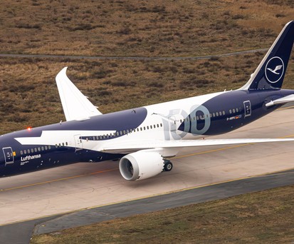 Boeing 787 von Lufthansa im Jubiläumsdesign: Bald sind fast alle Sitze buchbar.