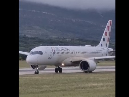 Der Airbus A220 von Croatia Airlines: In Split von der Piste abgekommen.