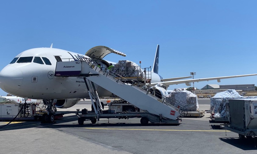 ... betreibt die Flugzeuge für Lufthansa Cargo. In den Fliegern ...