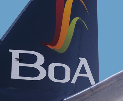 Leitwerk mit Logo von Boliviana: Bayern im Visier.