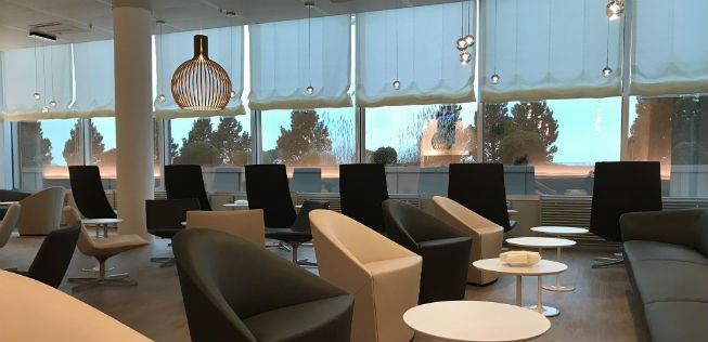 Neuer Loungebereich in Genf: Blick auf die Berge.