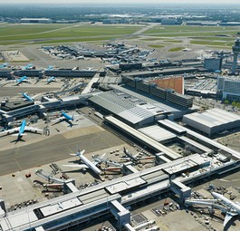 Der Flughfen Schiphol: Der Airport will im großen Stil Gras verkaufen, das hilft dem Flughafen, seine Ziele einzuhalten.