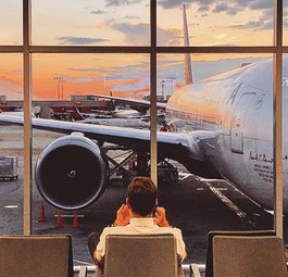 Delta-Passagier am Gate: Warten, bis es wirklich so weit ist mit dem Einsteigen.