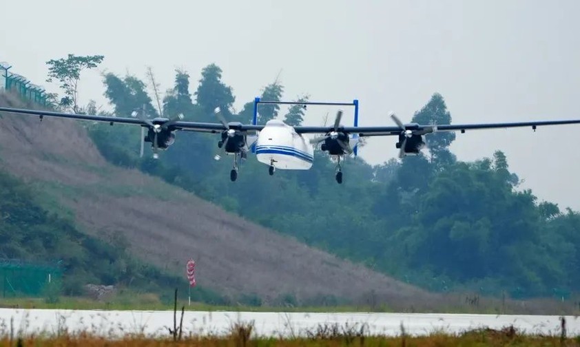 Tengden Scorpion D beim Erstflug: 20 Meter Spannweite.