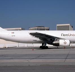 Das ist der älteste noch flugfähige Airbus A300. Die Maschine mit dem Kennzeichen XA-TVU war für die mexikanische Frachtairline Aerounion - Aerotransporte de Carga Union unterwegs, steht nun aber schon einige Zeit geparkt herum.