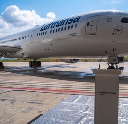 boeing 787 lufthansa d abqa 01