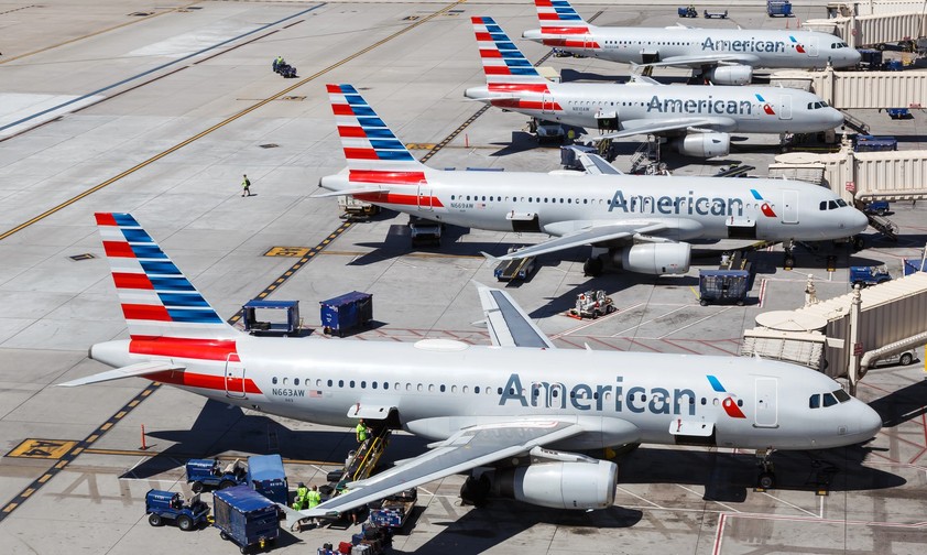 Flugzeuge von American Airlines in Phoenix: Die Fluglinie soll eine Strafte zahlen, weil sie gegen Drogen- und Alkoholbestimmungen verstoßen haben soll.